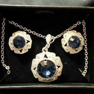 Avon Coletta Necklace and Earring Gift Set Blue